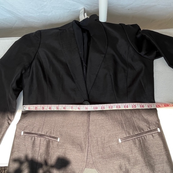 Studio (8 US) silk & linen one-button blazer in black - Picture 15 of 16